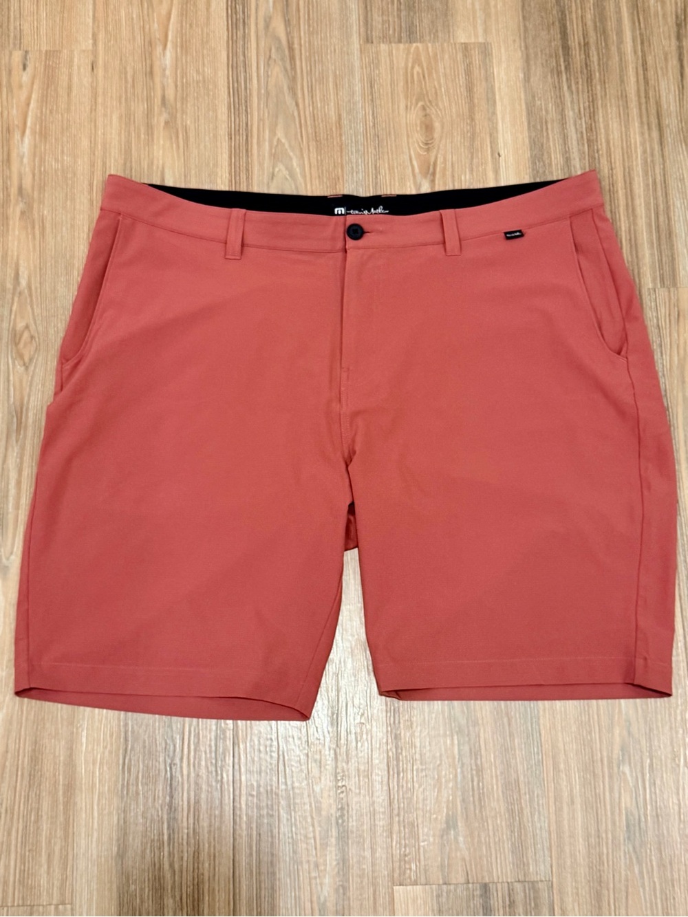 Travis Mathew Men's Wanderlust size 42 Coral Red Performance Shorts